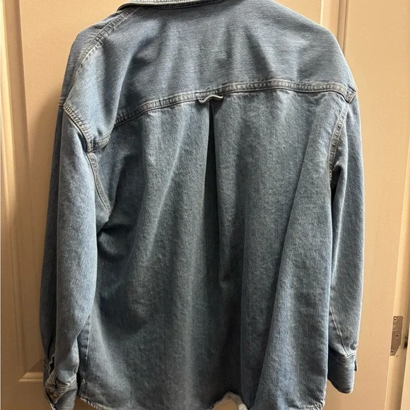 Old Navy Light Blue Oversized Denim Shirt - Picture 3 of 3